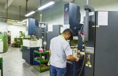 <b>塑胶模具注蓝冠塑加工厂家模具抛光注意事项</b>